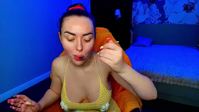 Snapshot of MissisCaty chatting on July 31, 2026, 6:49 pm MissisCaty online show from July 31, 2026, 6:49 pm