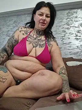 CannabisQueenn online show from November 6, 2025, 7:23 am