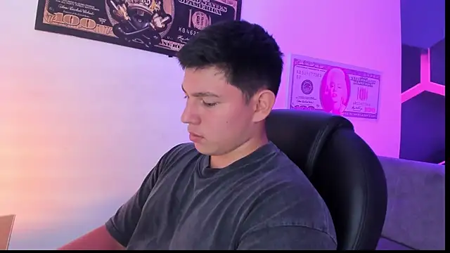 Snapshot of JamesCr_ chatting on September 28, 2025, 3:02 am JamesCr online show from September 28, 2025, 3:02 am