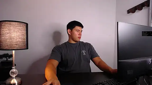 Snapshot of JamesCr_ chatting on October 2, 2025, 3:32 am JamesCr online show from October 2, 2025, 3:32 am