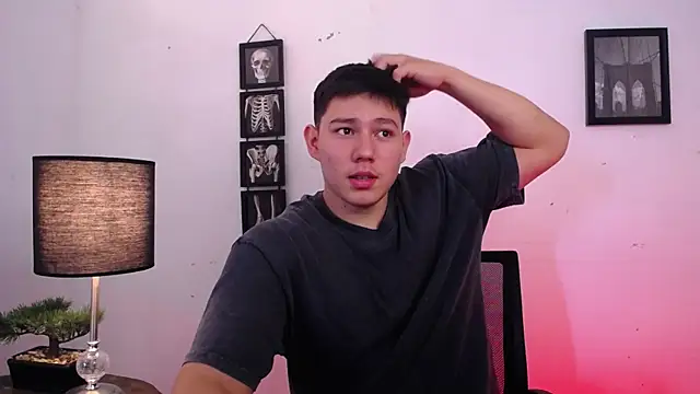 Snapshot of JamesCr_ chatting on November 6, 2025, 2:54 pm JamesCr online show from November 6, 2025, 2:54 pm