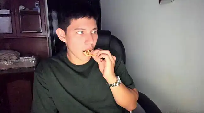 Snapshot of JamesCr_ chatting on March 11, 2025, 4:40 pm JamesCr online show from March 11, 2025, 4:40 pm