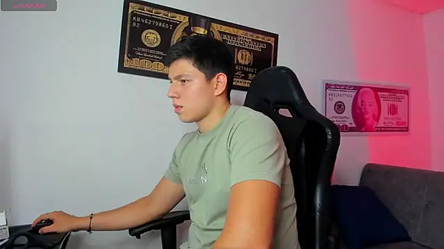 Snapshot of JamesCr_ chatting on March 19, 2025, 11:28 am JamesCr online show from March 19, 2025, 11:28 am