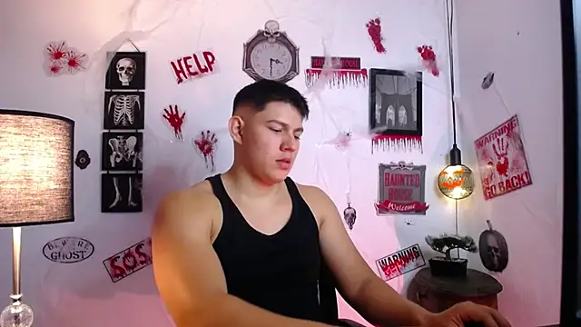 Snapshot of JamesCr_ chatting on October 26, 2025, 1:28 am JamesCr online show from October 26, 2025, 1:28 am