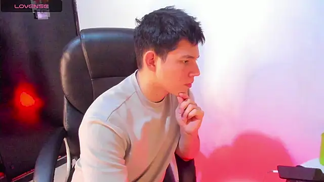 Snapshot of JamesCr_ chatting on March 22, 2025, 4:45 am JamesCr online show from March 22, 2025, 4:45 am