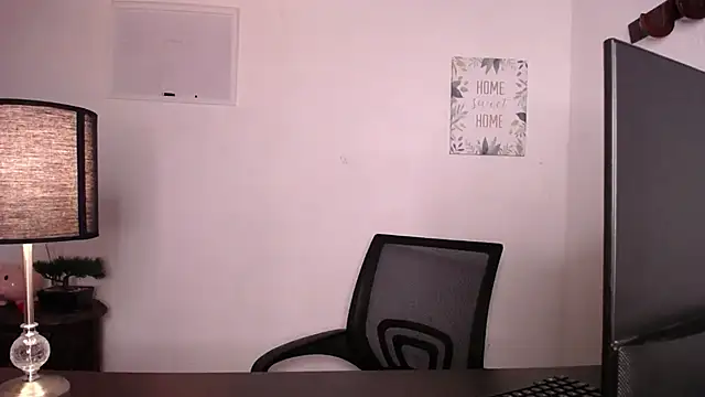 Snapshot of JamesCr_ chatting on October 4, 2025, 3:30 am JamesCr online show from October 4, 2025, 3:30 am