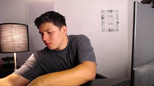 Snapshot of JamesCr_ chatting on October 11, 2025, 11:06 pm JamesCr online show from October 11, 2025, 11:06 pm