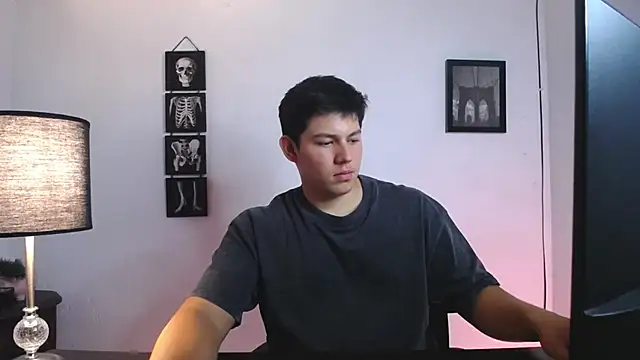 Snapshot of JamesCr_ chatting on October 24, 2025, 1:26 am JamesCr online show from October 24, 2025, 1:26 am