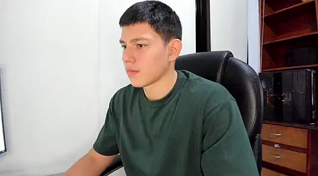 Snapshot of JamesCr_ chatting on March 1, 2025, 10:53 pm JamesCr online show from March 1, 2025, 10:53 pm