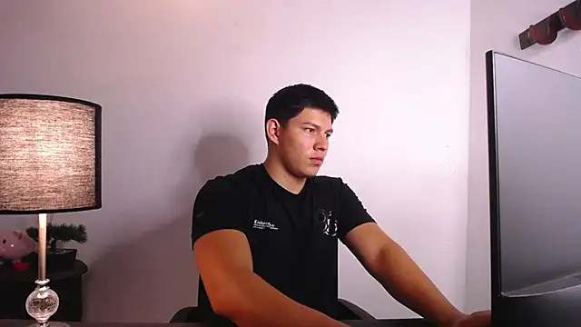 Snapshot of JamesCr_ chatting on October 3, 2025, 3:09 am JamesCr online show from October 3, 2025, 3:09 am