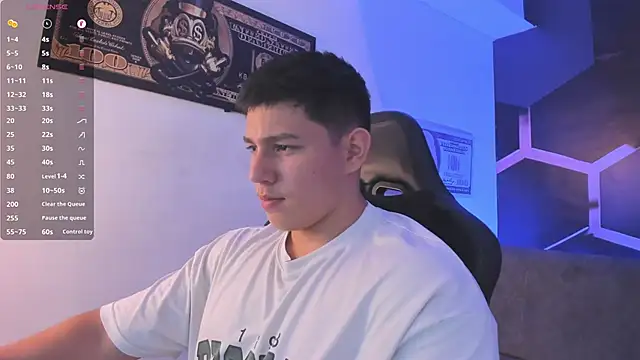 Snapshot of JamesCr_ chatting on September 23, 2025, 2:51 am JamesCr online show from September 23, 2025, 2:51 am