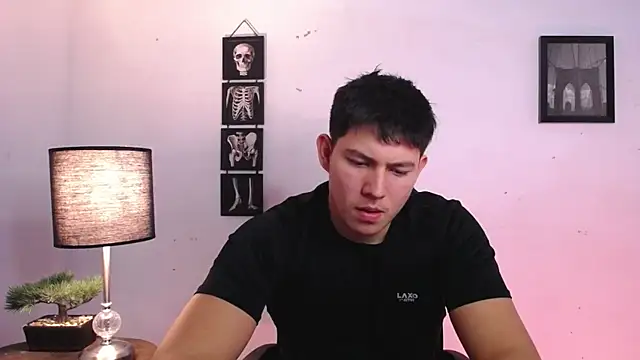 Snapshot of JamesCr_ chatting on November 16, 2025, 12:37 am JamesCr online show from November 16, 2025, 12:37 am