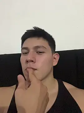 Snapshot of JamesCr_ chatting on June 12, 2026, 12:19 am JamesCr online show from June 12, 2026, 12:19 am
