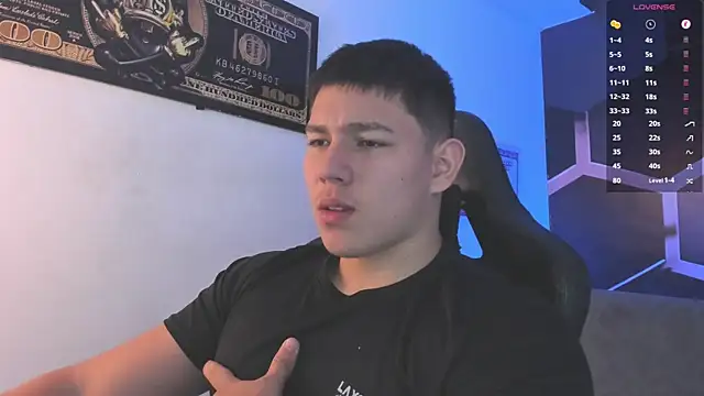 Snapshot of JamesCr_ chatting on September 15, 2025, 12:16 pm JamesCr online show from September 15, 2025, 12:16 pm