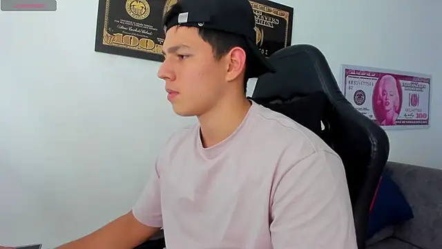 Snapshot of JamesCr_ chatting on March 15, 2025, 7:48 pm JamesCr online show from March 15, 2025, 7:48 pm