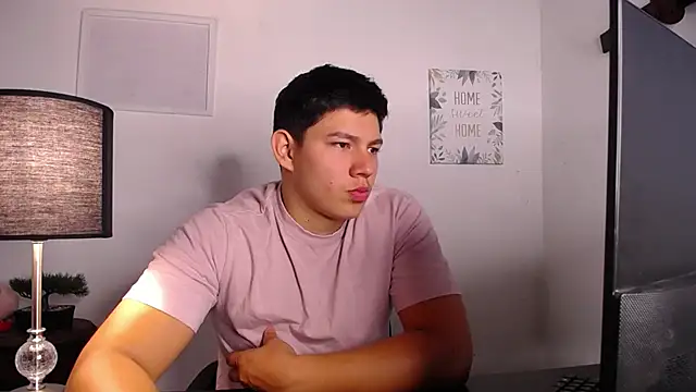 Snapshot of JamesCr_ chatting on October 7, 2025, 11:00 am JamesCr online show from October 7, 2025, 11:00 am