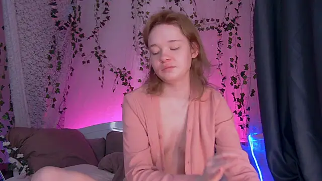 Snapshot of Kellybbface chatting on November 4, 2025, 4:27 am Kellybbface online show from November 4, 2025, 4:27 am