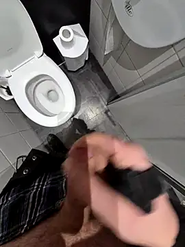 Oli0203xh online show from March 18, 2026, 7:59 pm