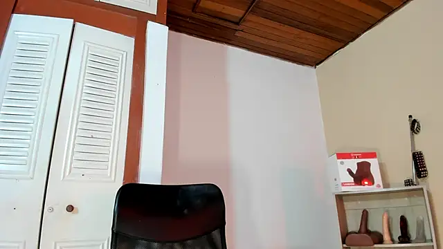 Snapshot of Violetta_0 chatting on October 16, 2025, 12:46 pm Violetta 0 online show from October 16, 2025, 12:46 pm