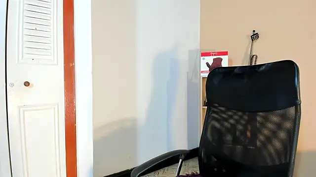 Snapshot of Violetta_0 chatting on February 5, 2026, 2:02 pm Violetta 0 online show from February 5, 2026, 2:02 pm