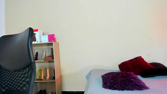 Snapshot of Violetta_0 chatting on March 10, 2026, 12:20 pm Violetta 0 online show from March 10, 2026, 12:20 pm