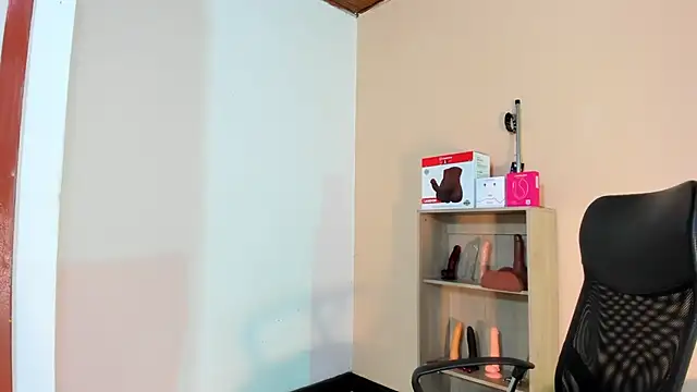 Snapshot of Violetta_0 chatting on February 21, 2026, 1:02 pm Violetta 0 online show from February 21, 2026, 1:02 pm