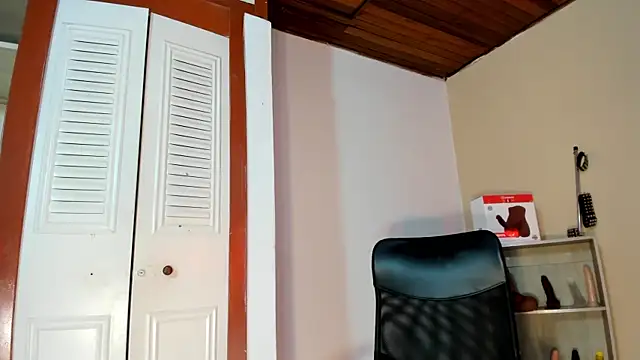 Snapshot of Violetta_0 chatting on October 30, 2025, 4:26 pm Violetta 0 online show from October 30, 2025, 4:26 pm