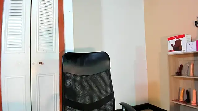 Snapshot of Violetta_0 chatting on February 20, 2026, 1:57 pm Violetta 0 online show from February 20, 2026, 1:57 pm