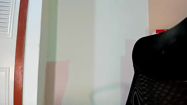 Snapshot of Violetta_0 chatting on December 16, 2025, 2:10 pm Violetta 0 online show from December 16, 2025, 2:10 pm