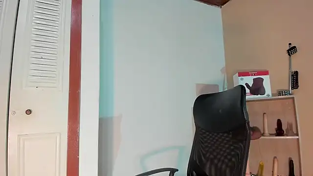 Snapshot of Violetta_0 chatting on November 12, 2025, 1:26 pm Violetta 0 online show from November 12, 2025, 1:26 pm