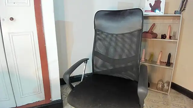 Snapshot of Violetta_0 chatting on November 10, 2025, 1:16 pm Violetta 0 online show from November 10, 2025, 1:16 pm