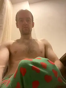 LynnAhNight online show from October 18, 2025, 3:08 am