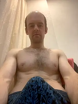 LynnAhNight online show from October 23, 2025, 3:27 am