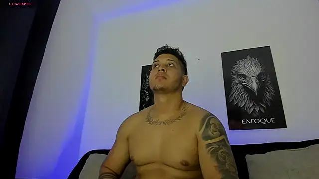 Snapshot of JohanSmith chatting on November 6, 2025, 11:09 pm JohanSmith online show from November 6, 2025, 11:09 pm