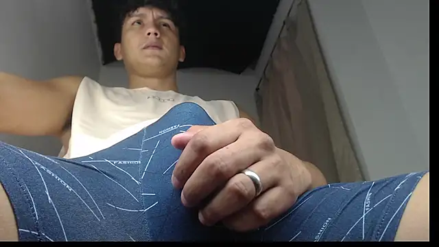 Snapshot of lolplipiwg chatting on February 19, 2026, 6:38 pm lolplipiwg online show from February 19, 2026, 6:38 pm