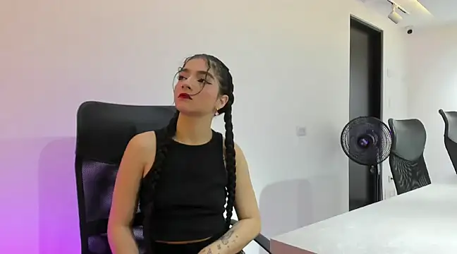 Snapshot of LilibetAndStrong chatting on March 21, 2025, 7:57 pm LilibetAndStrong online show from March 21, 2025, 7:57 pm