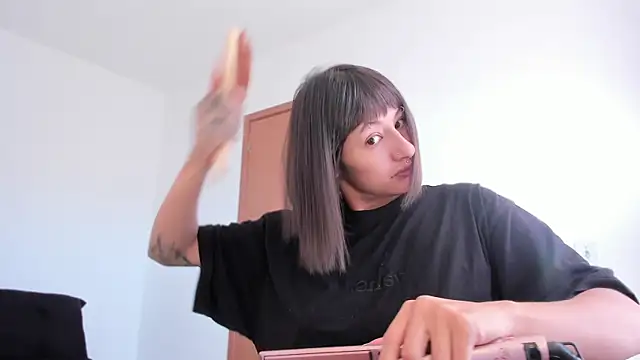 Snapshot of ggor4w33 chatting on October 22, 2025, 10:15 am ggor4w33 online show from October 22, 2025, 10:15 am