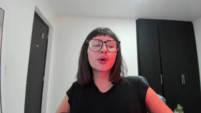 Snapshot of ggor4w33 chatting on October 7, 2025, 9:43 am ggor4w33 online show from October 7, 2025, 9:43 am