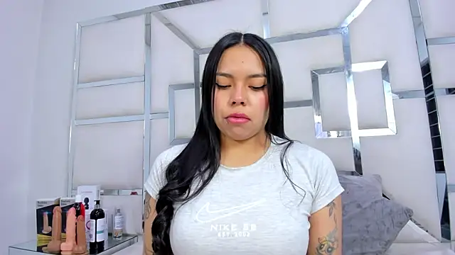 ZoeWan69 online show from November 21, 2025, 11:20 am