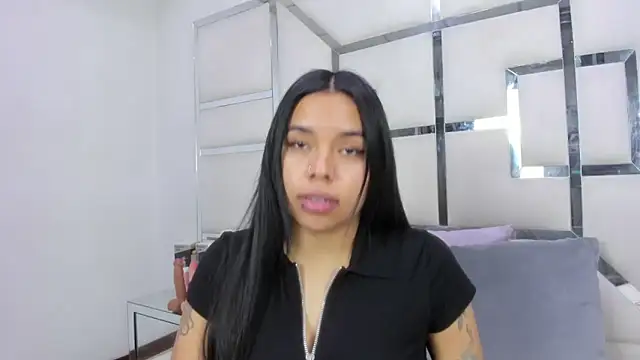 ZoeWan69 online show from May 5, 2026, 1:36 pm
