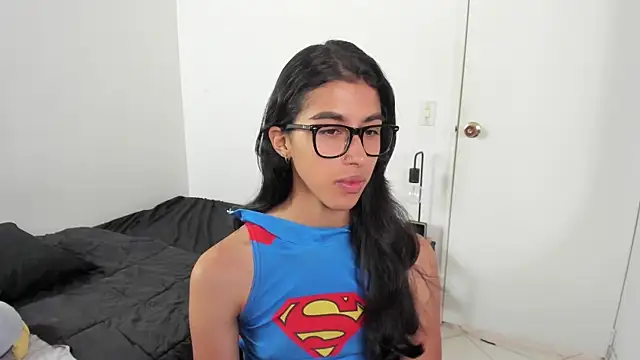 Snapshot of Mazikeen__18 chatting on July 10, 2026, 1:44 pm Mazikeen 18 online show from July 10, 2026, 1:44 pm