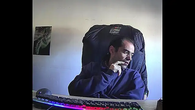 Snapshot of ReyDeBotones chatting on April 3, 2026, 2:45 pm ReyDeBotones online show from April 3, 2026, 2:45 pm