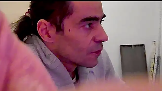 Snapshot of ReyDeBotones chatting on March 8, 2026, 9:40 pm ReyDeBotones online show from March 8, 2026, 9:40 pm