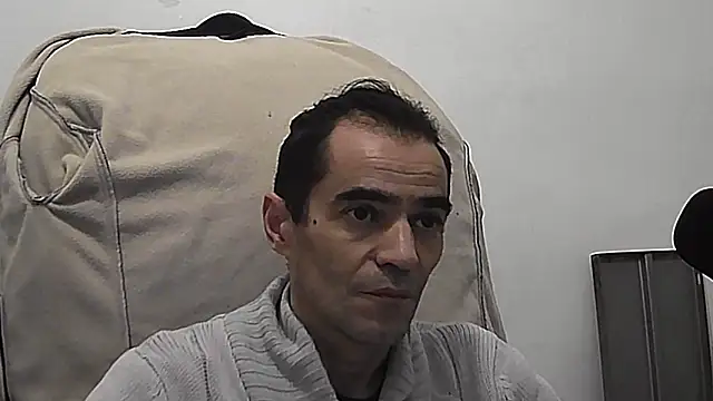 Snapshot of ReyDeBotones chatting on March 8, 2026, 12:16 am ReyDeBotones online show from March 8, 2026, 12:16 am