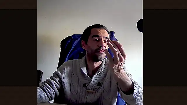 Snapshot of ReyDeBotones chatting on March 25, 2026, 4:39 pm ReyDeBotones online show from March 25, 2026, 4:39 pm