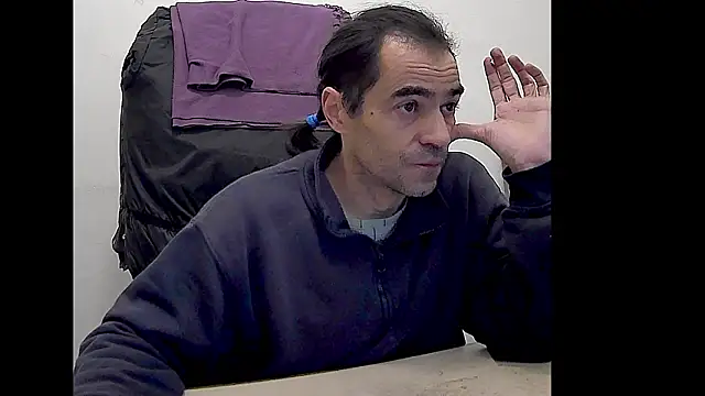 Snapshot of ReyDeBotones chatting on March 18, 2026, 1:31 am ReyDeBotones online show from March 18, 2026, 1:31 am