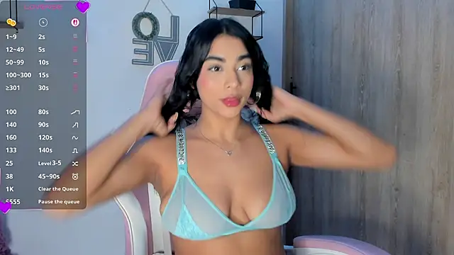 Snapshot of Bella_ricci_ chatting on October 10, 2025, 3:35 pm Bella ricci online show from October 10, 2025, 3:35 pm