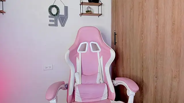 Snapshot of Bella_ricci_ chatting on November 16, 2025, 9:08 pm Bella ricci online show from November 16, 2025, 9:08 pm