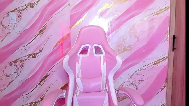 Snapshot of Bella_ricci_ chatting on December 14, 2025, 12:50 am Bella ricci online show from December 14, 2025, 12:50 am