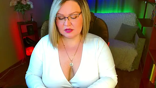 Snapshot of Vivien__wet chatting on November 15, 2025, 2:43 pm Vivien wet online show from November 15, 2025, 2:43 pm